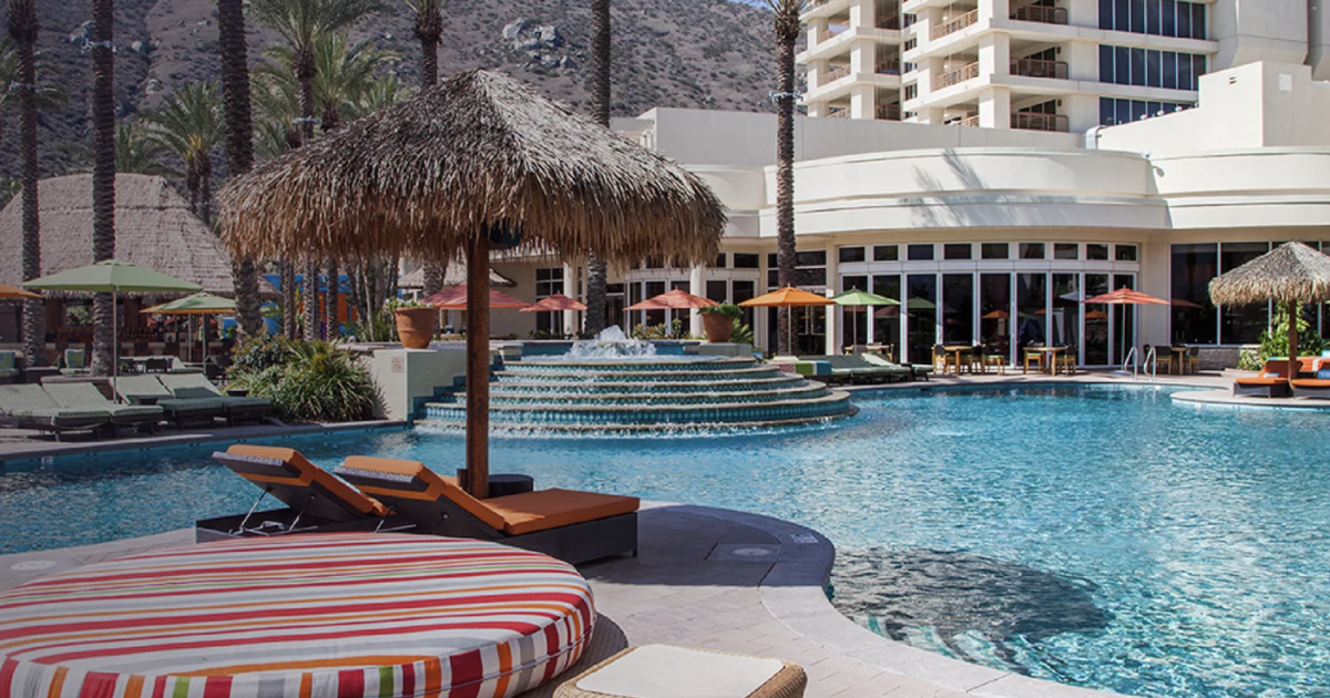 Gin Blossoms New Miserable Experience Live + Staycation