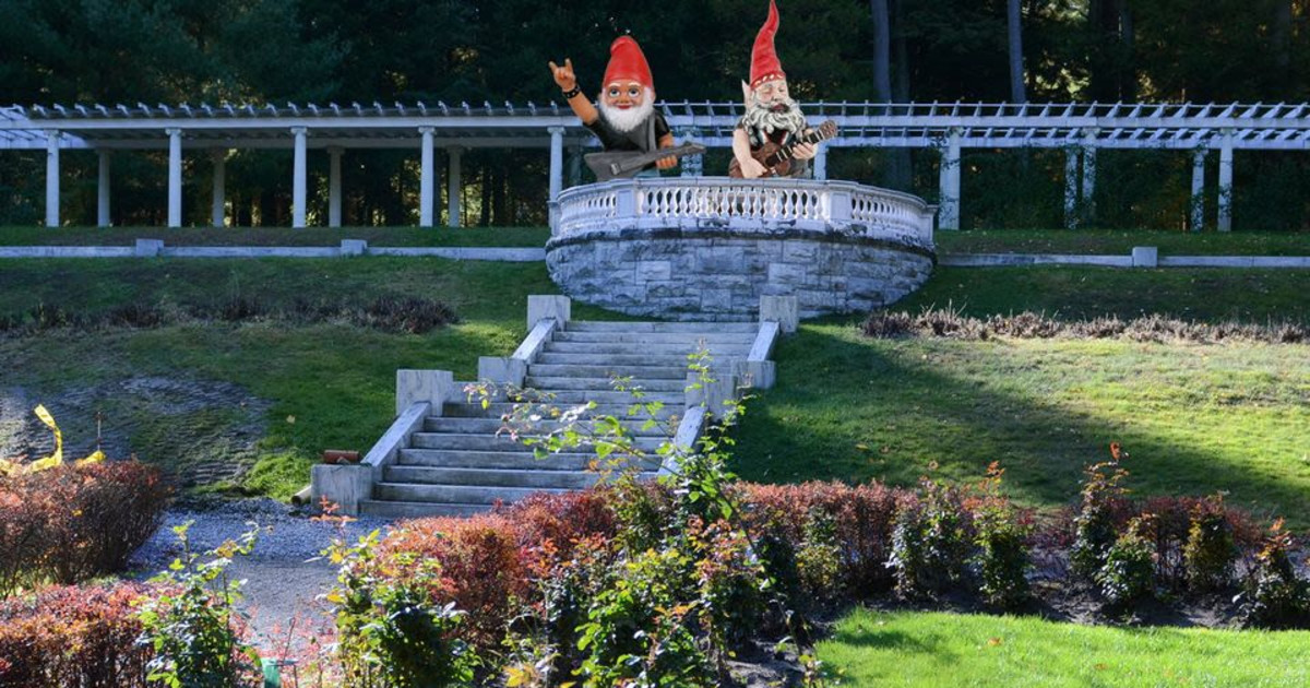 Garden Party! in Crestwood at Oldham Gardens