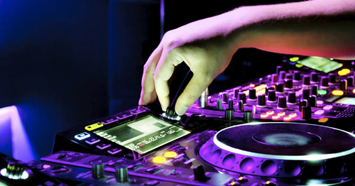 Flattop Favorites in Chicago at Late Bar