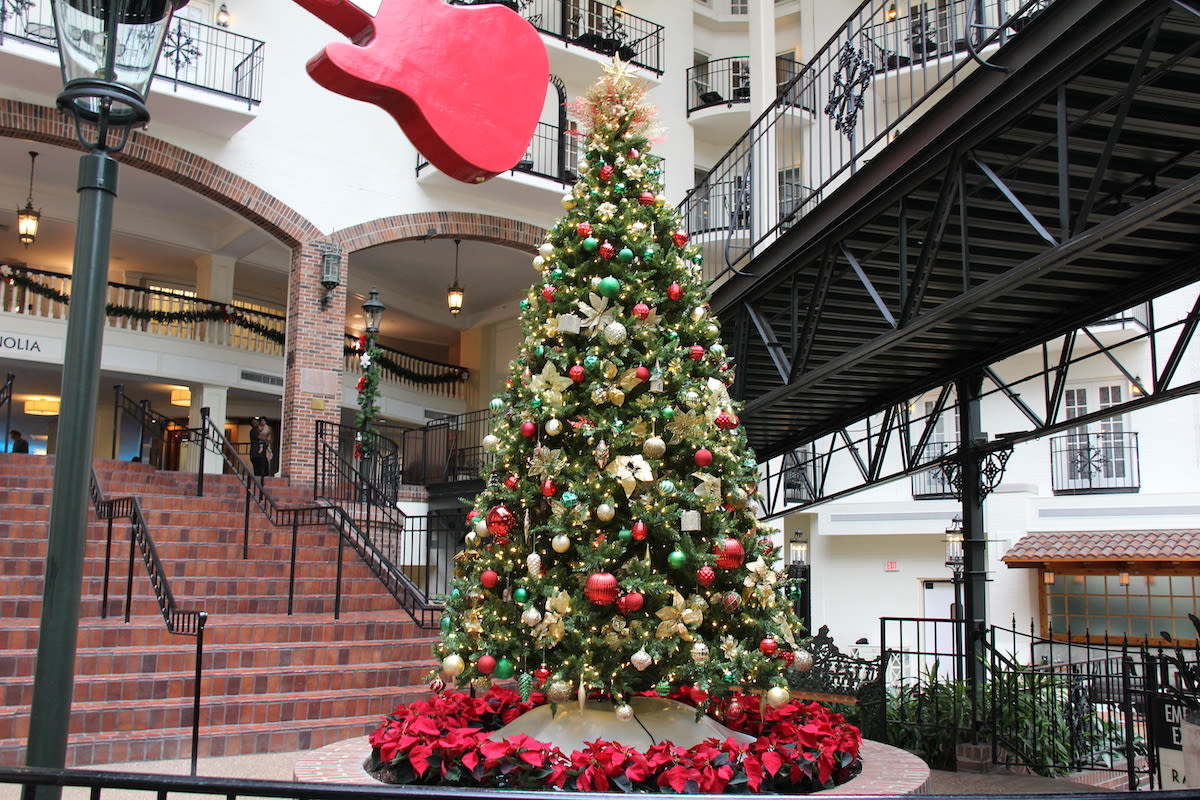 Parade Of Trees in Nashville at Gaylord Opryland Resort \u0026, image size:1200x800
