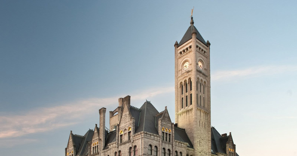 Roses and Rosé in Nashville at The Union Station Nashville Yards