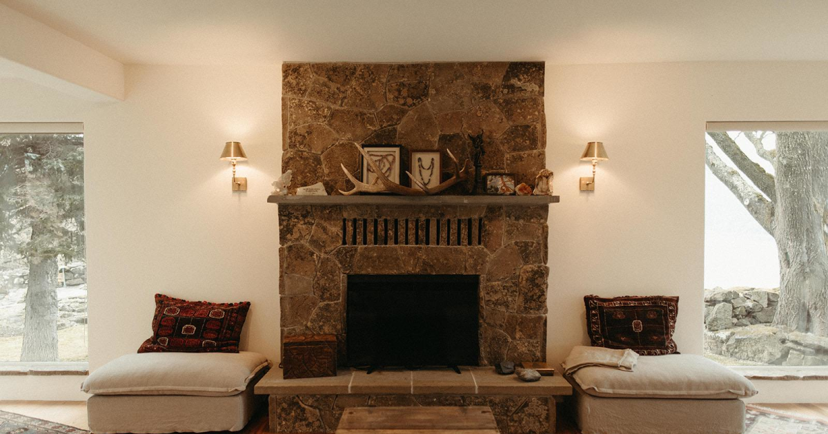 Two Crows for Comfort in Hood River at The Griffin House on the