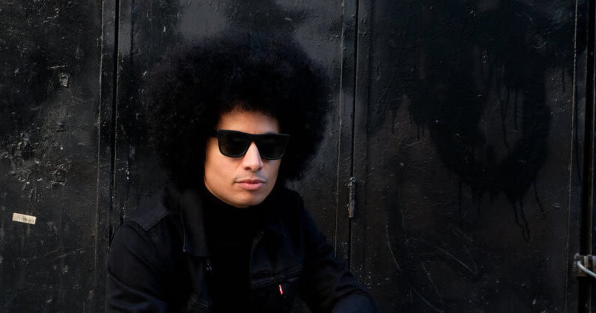 On & On José James Sings Badu in San Antonio at The Espee