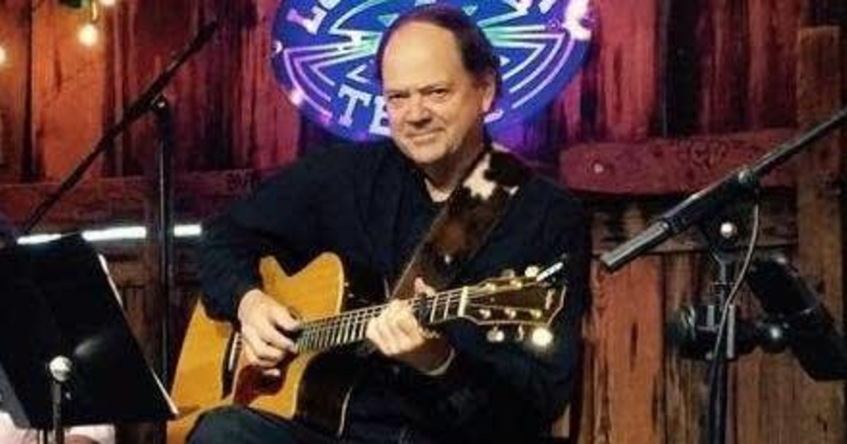 Paul Carlyle Pickers Circle in Fredericksburg at Luckenbach, TX