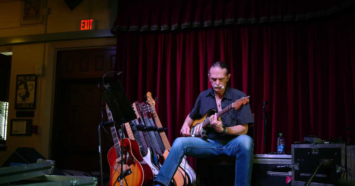 Shawn Phillips with Tyrone Cotton in Louisville at Headliners