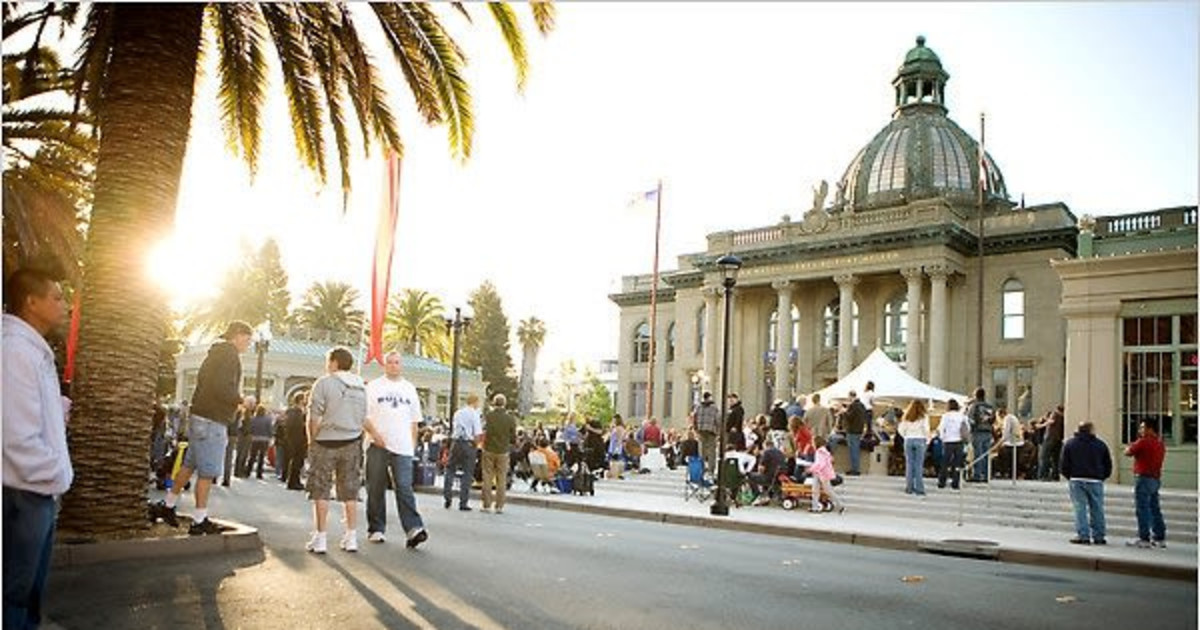 Dia de los Muertos in Redwood City at Redwood City Courthouse