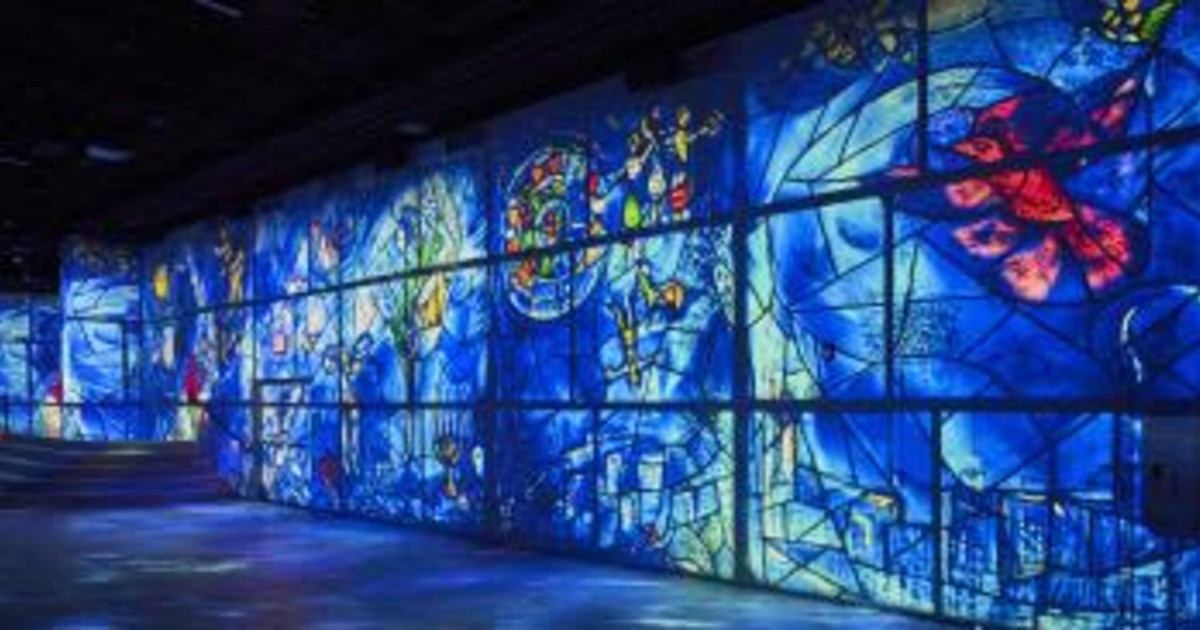 Chagall, Paris - Immersive Exhibit in New York at Hall des