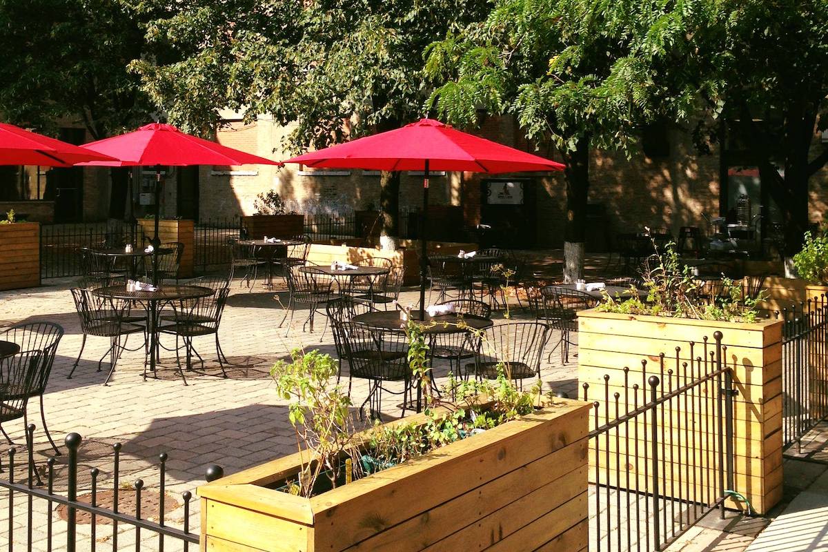 dog-friendly-patios-in-chicago