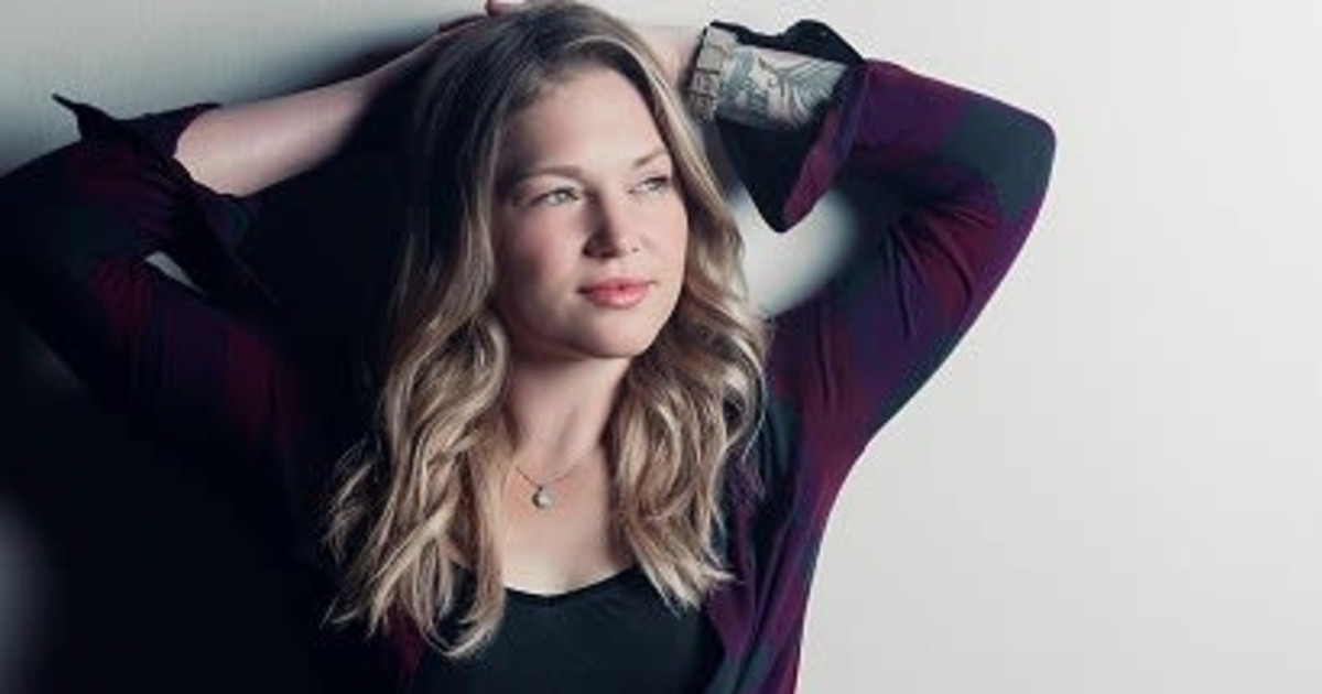 Crystal Bowersox in Rockport at Shalin Liu Performance Center