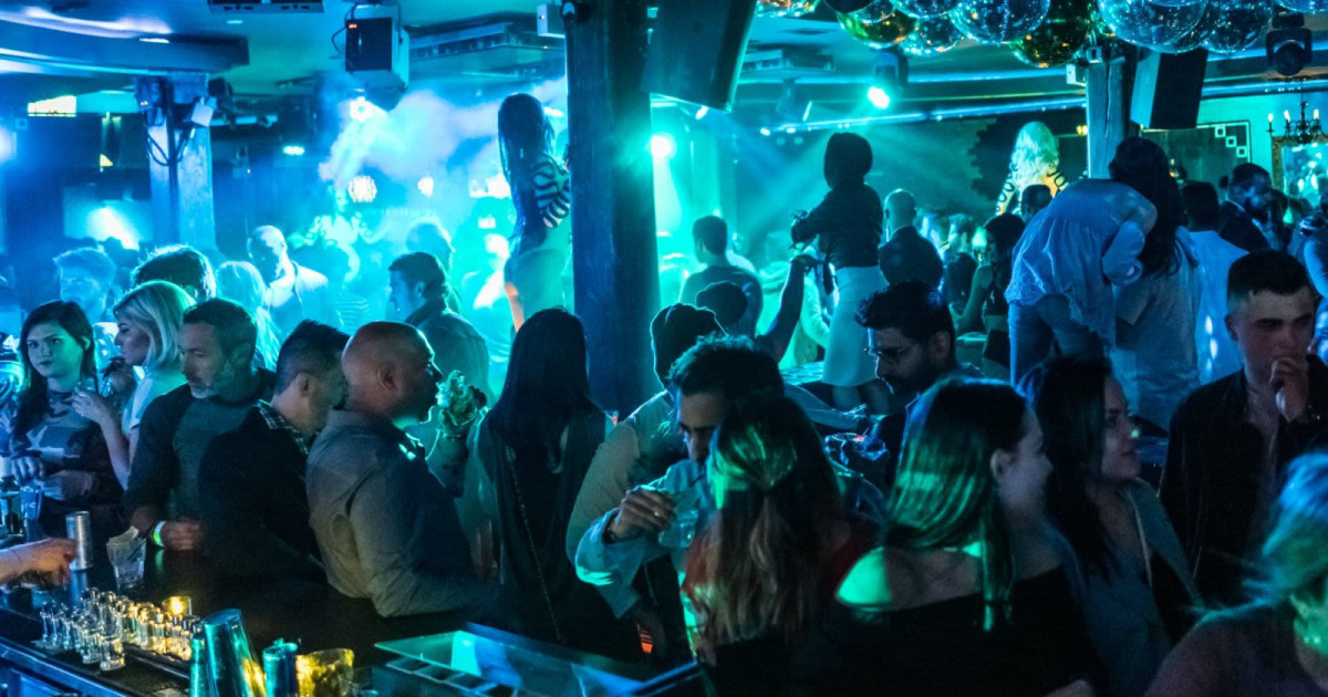 Luke in Chicago at Electric Hotel