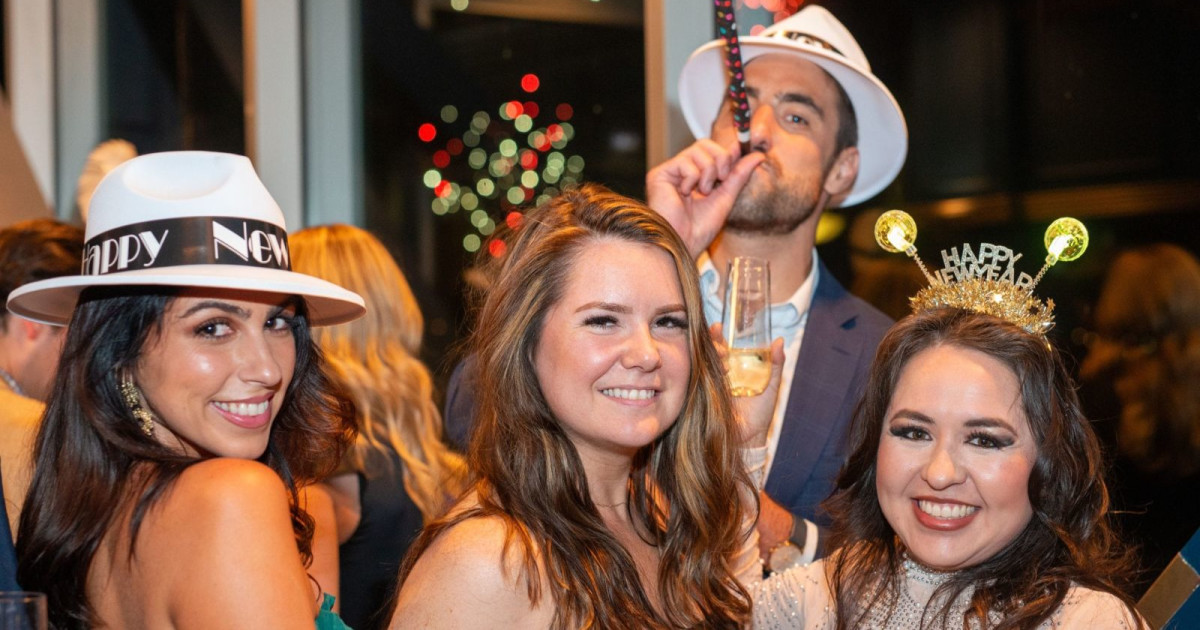 New Year on The Pier Nye 2025 in Chicago at Bar Sol Mariscos