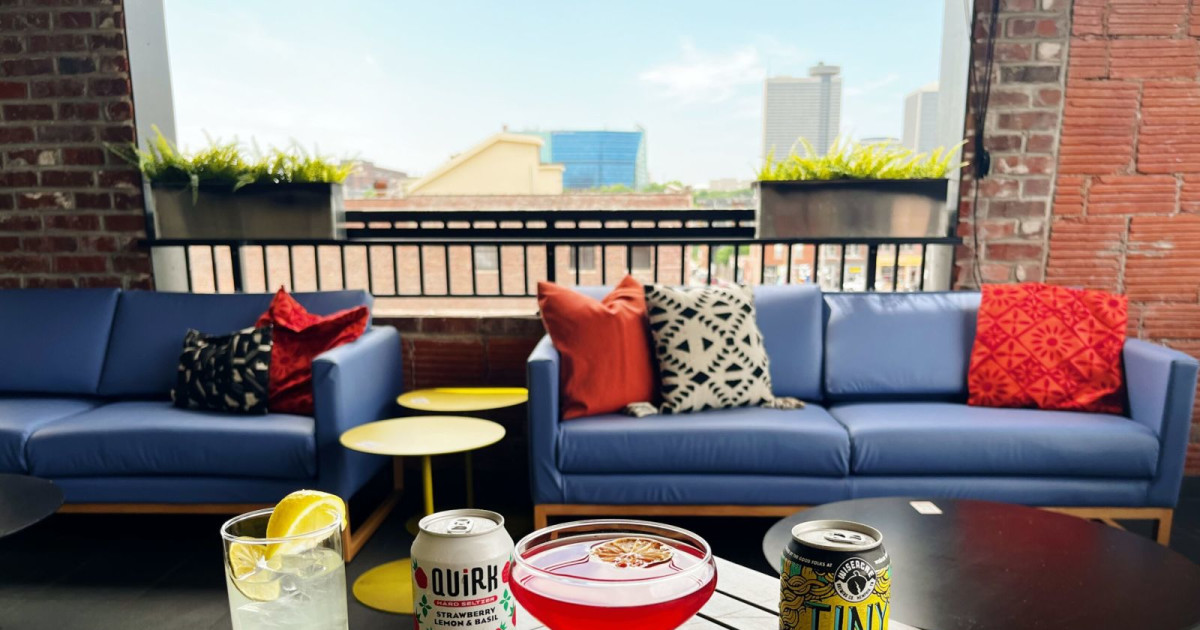 happiest-hours-in-kansas-city-at-parlor