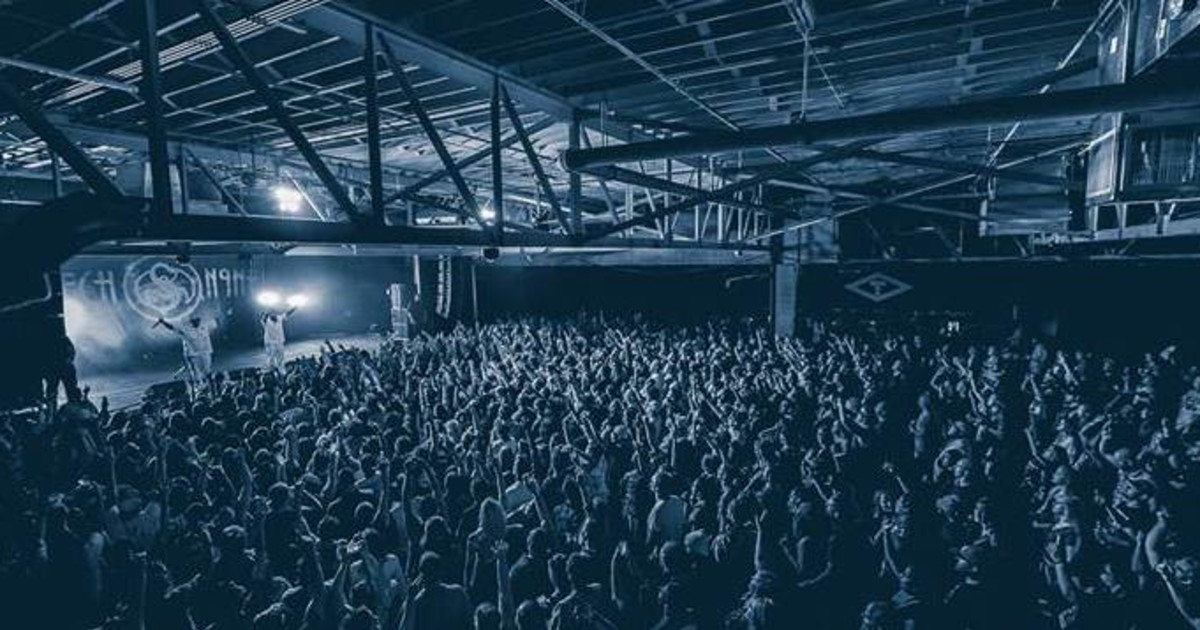 Deck The Hallmark in Kansas City at recordBar