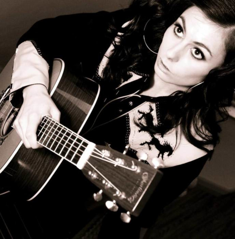 Winter Sessions w/ Sophia Johnson (Trio) Live In The Dancehall (Heated Hall)