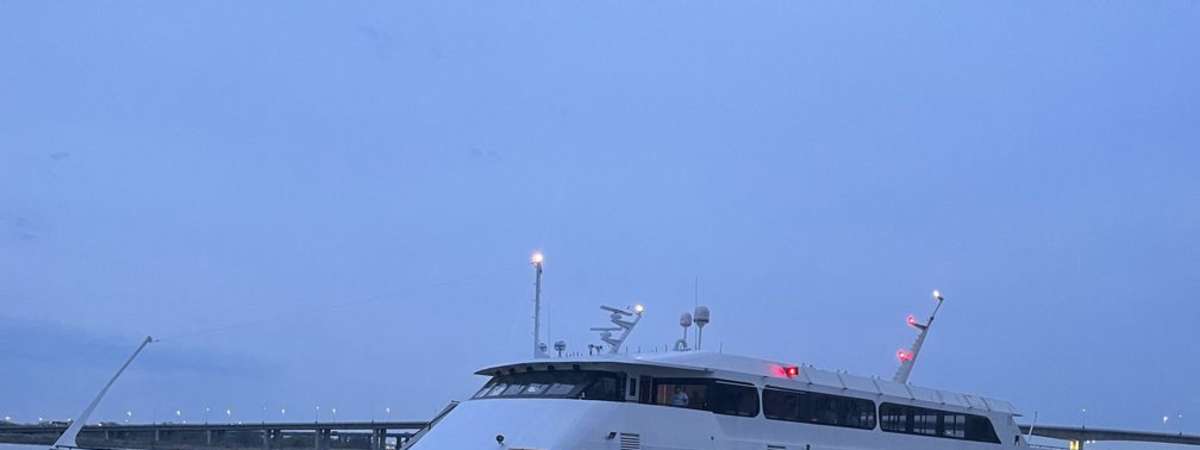 Horizon's Edge NYC New Year's Eve Party Cruise