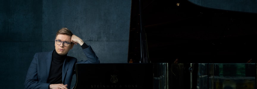 Víkingur Ólafsson, piano