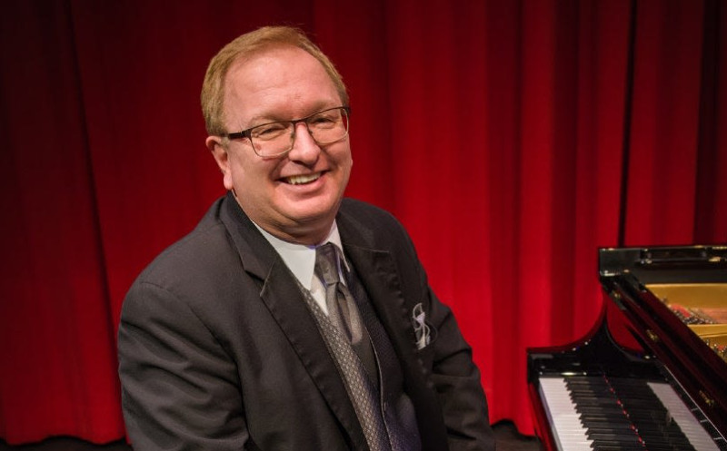 COLE In Your Stocking, Pianist Kevin Cole’s Sleigh Ride through a Winter Wonderland of holiday songs