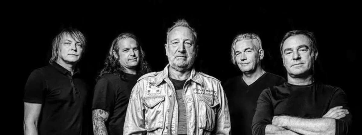 Peter Hook and The Light