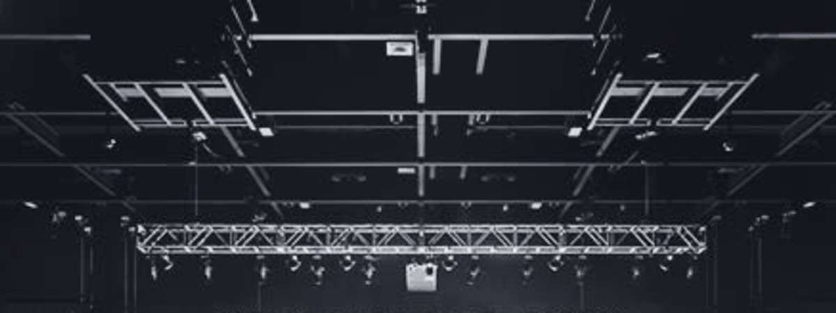 Tucker Wetmore: THE BRUNETTE WORLD TOUR with Dasha