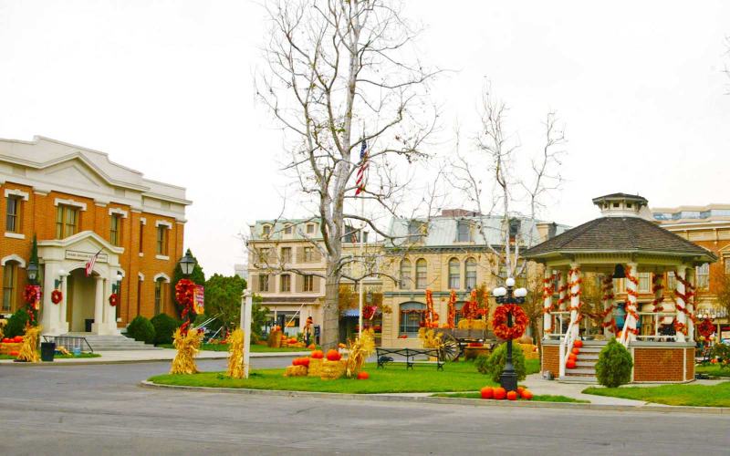 Gilmore Girls Holiday In Burbank At Warner Bros Studio Tour