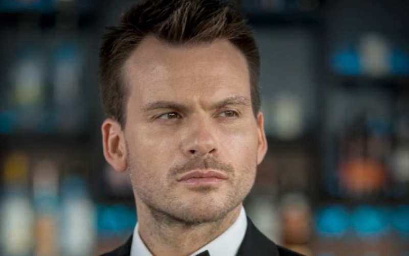 The Extraordinary Card Magic of Jason Ladanye