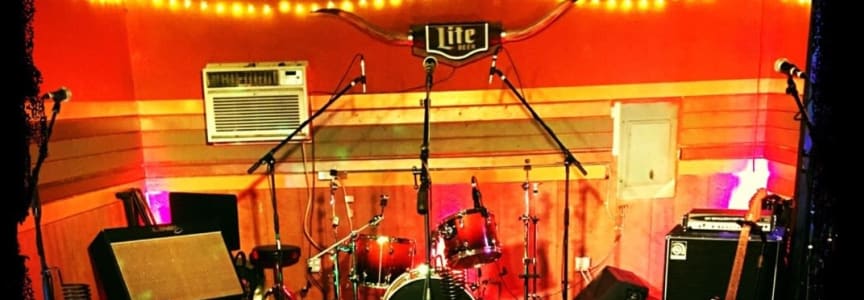 Nic Roulette and the Ricochets at Dee's Country Cocktail Lounge in Nashville, TN