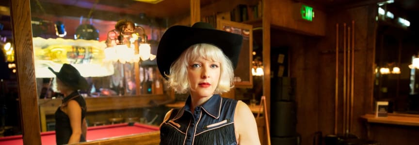 Rosy Nolan w/ Eliza Thorn at Dee's Country Cocktail Lounge in Nashville, TN