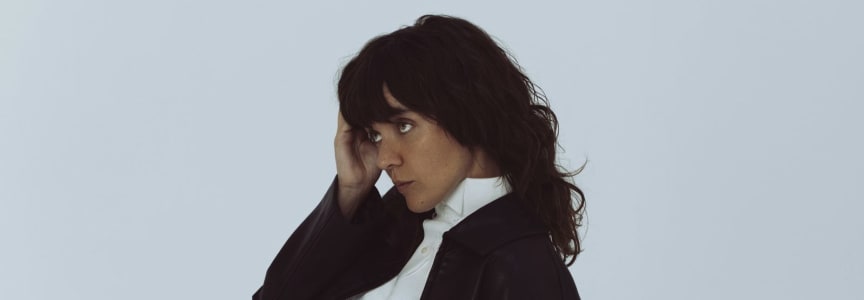 Courtney Barnett - Performance & Signing