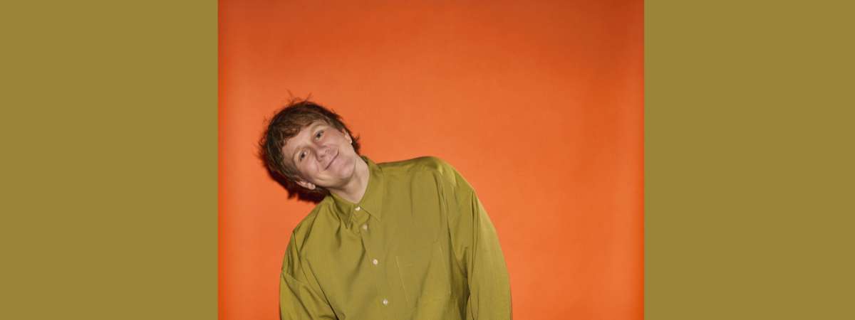 Josh Thomas: Jiggle, Jiggle