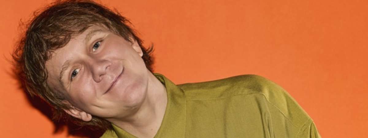 Josh Thomas: Jiggle, Jiggle