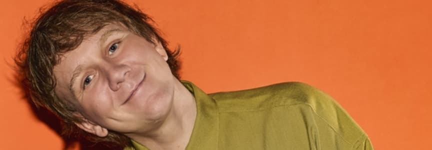 Josh Thomas: Jiggle, Jiggle