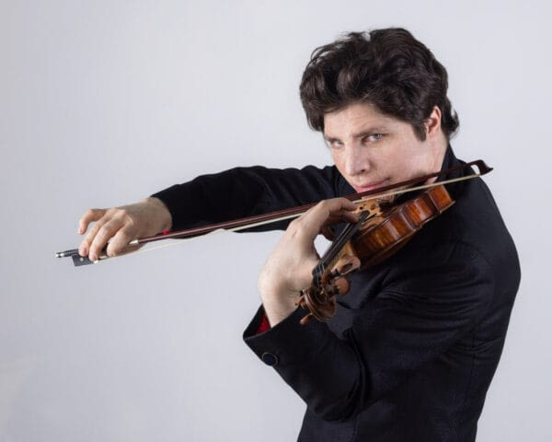 Augustin Hadelich Plays Brahms