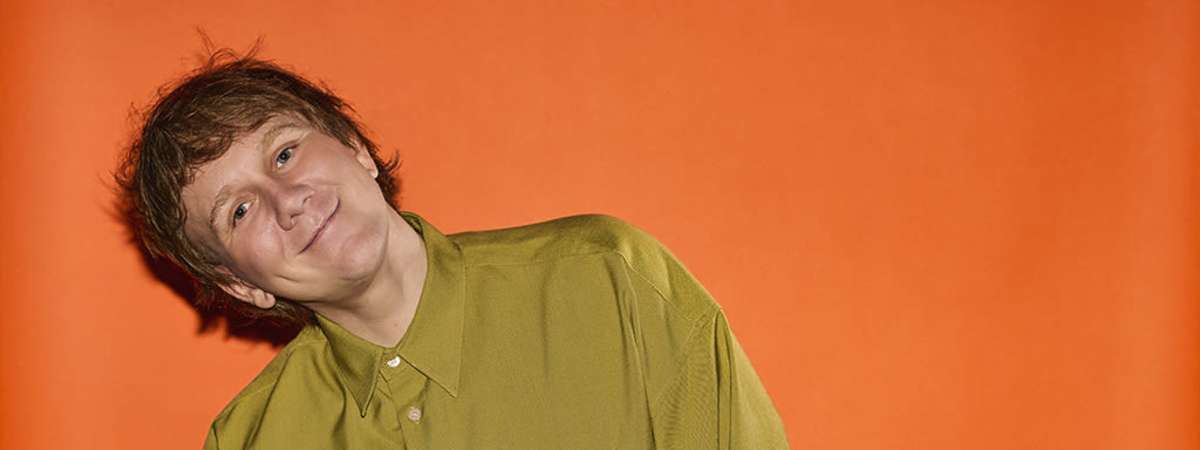 Josh Thomas: Jiggle, Jiggle
