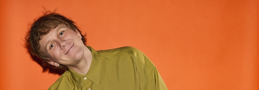Josh Thomas: Jiggle, Jiggle