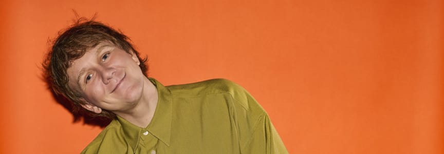 Josh Thomas: Jiggle, Jiggle
