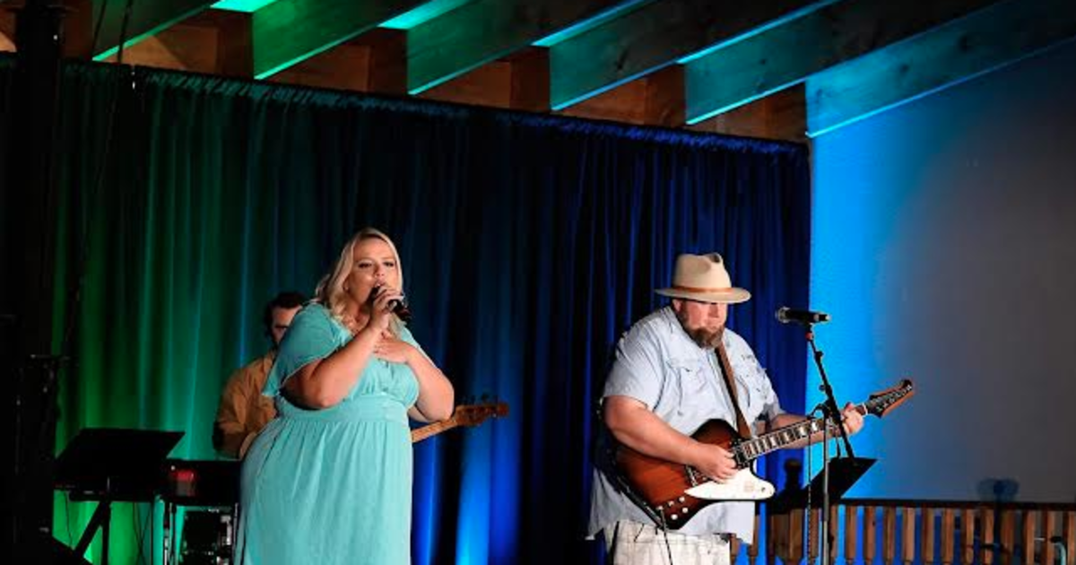 Justin & Tab in Columbia at Puckett's Grocery - Columbia