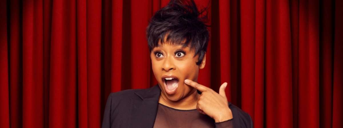 Phoebe Robinson: Feral & Fired Up!