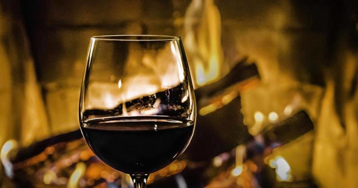 Free Holiday Wine Tasting in Indianapolis at Alley Cat Lounge