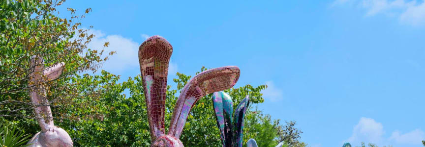 Hunt Slonem: Bunnies, Birds & Butterflies
