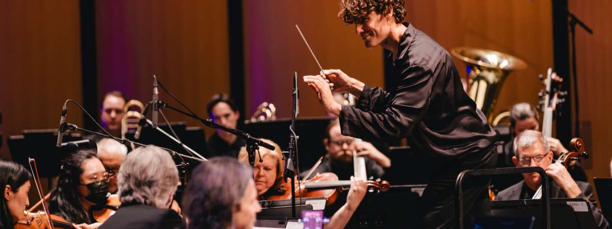 Steve Hackman Conducts His Mahler X Notorious B.I.G. X 2Pac