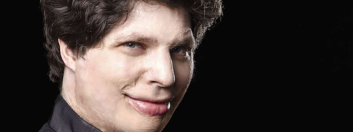 Augustin Hadelich Plays Brahms