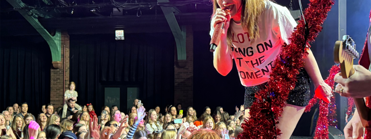 Burning Red – Unofficial Tribute to Taylor Swift