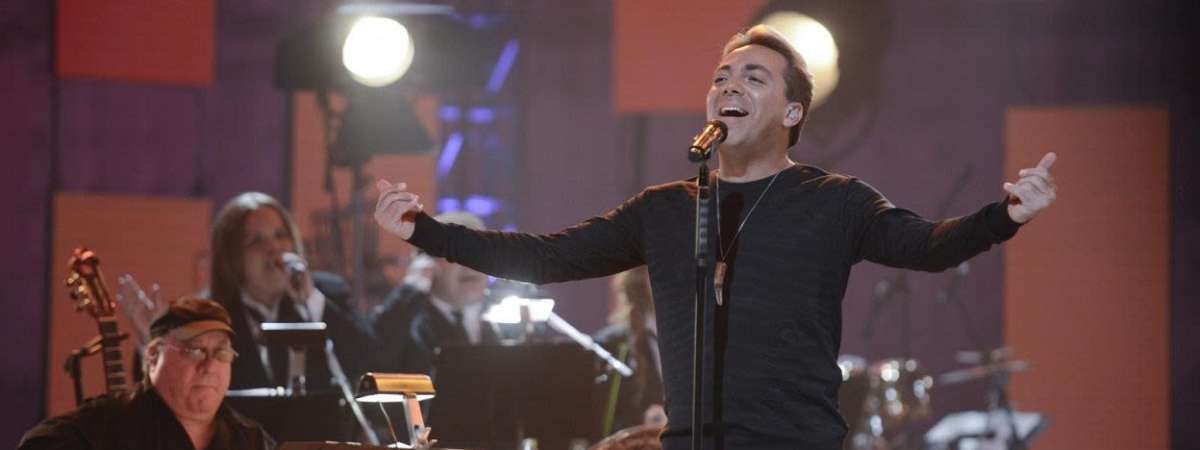 Cristian Castro: Nada Solo Exitos Tour