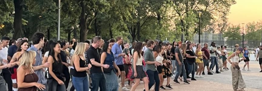 ¡Bailar en FDR! Salsa Class and Social Dance