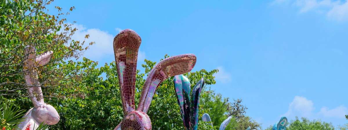 Hunt Slonem: Bunnies, Birds & Butterflies