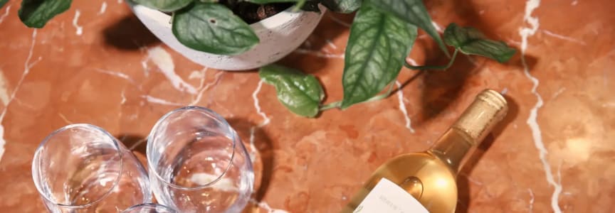Two Hands: Wine Down Wednesday