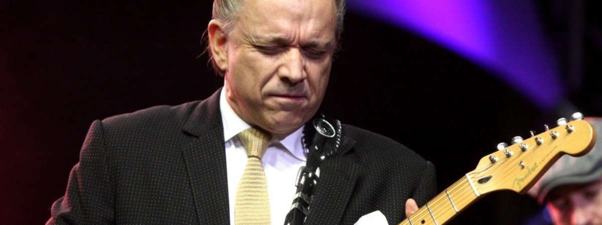 JIMMIE VAUGHAN AND TILT A WHIRL BAND