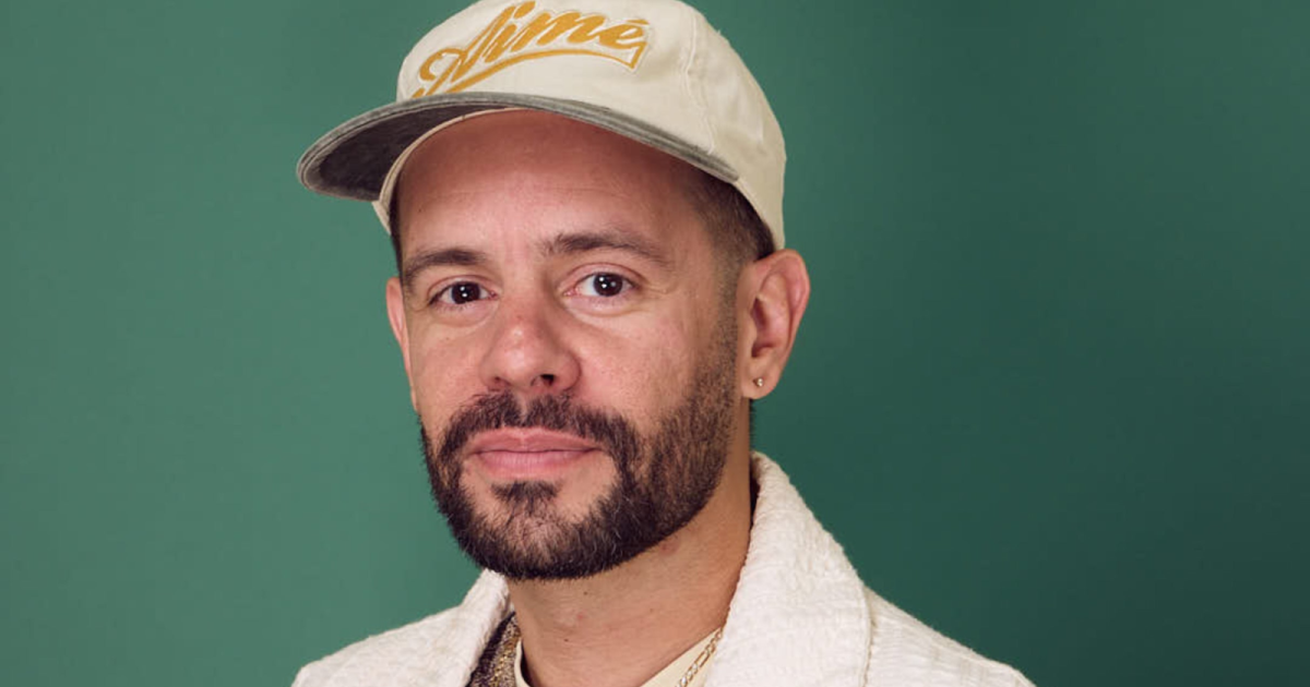 Chris Andrade: M.U.T.A.R (en Español)