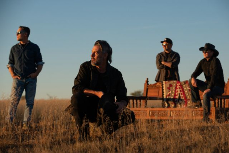 ROGER CLYNE & The Peacemakers