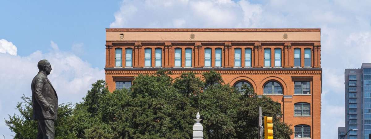 Gallery Talk | 1:00 p.m. | On Assignment in Dealey Plaza
